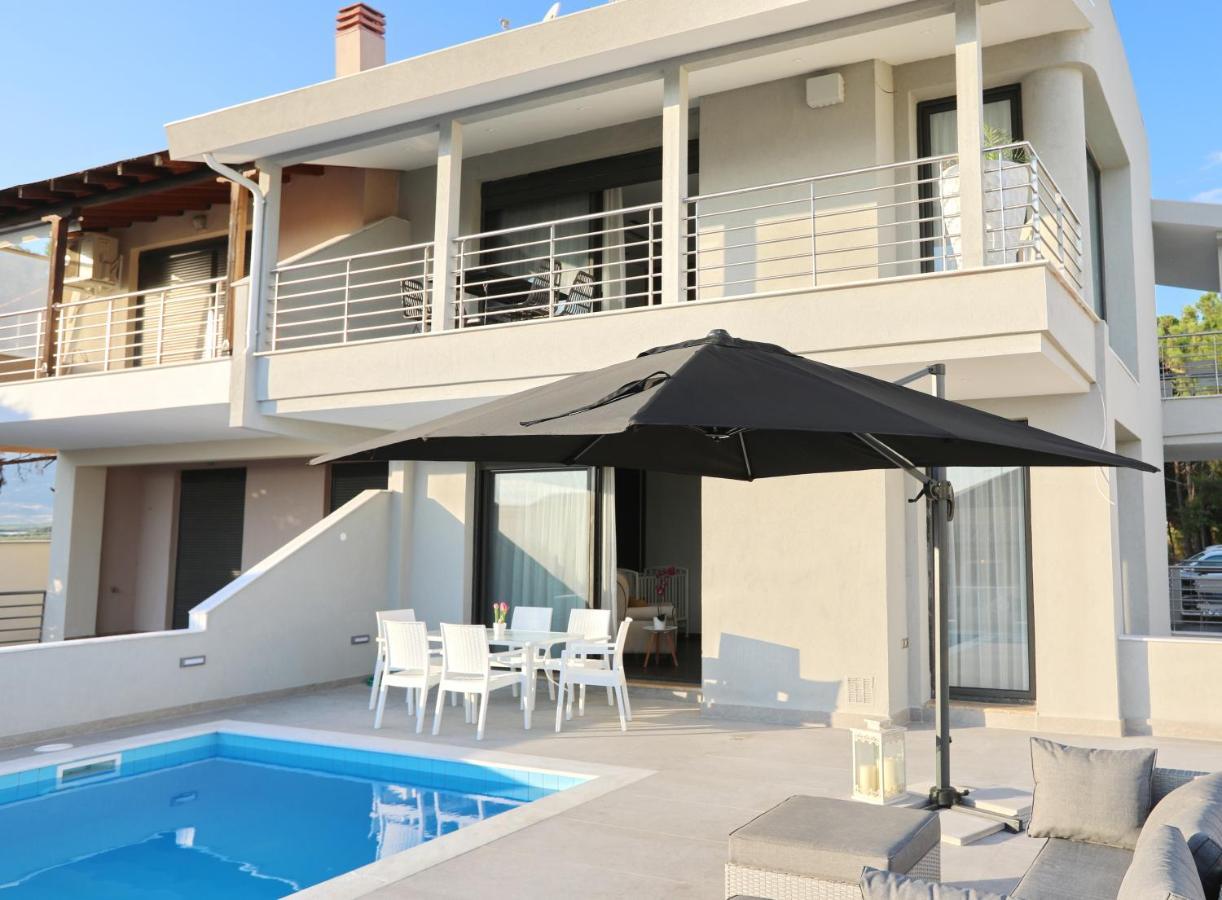 Heaven Horizon Villa Karianí Exterior foto